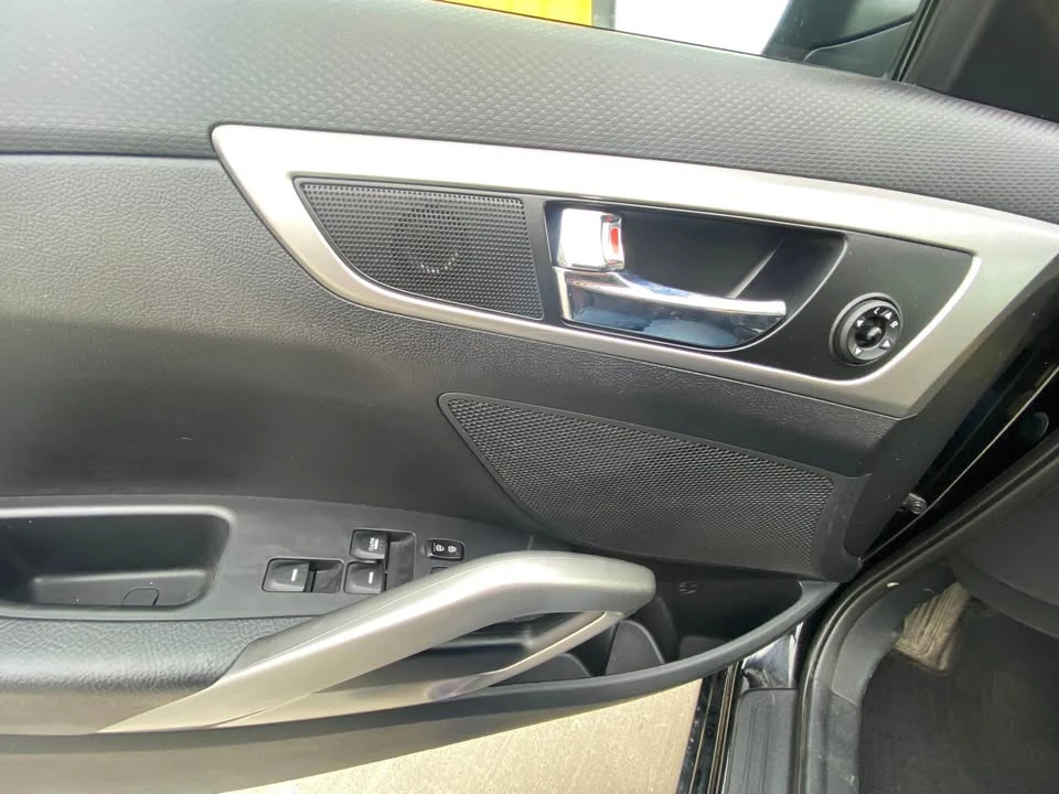 2016 Hyundai Veloster - Image 20 of 20