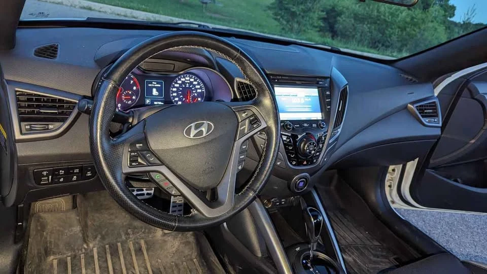 2016 Hyundai Veloster - Image 11 of 20