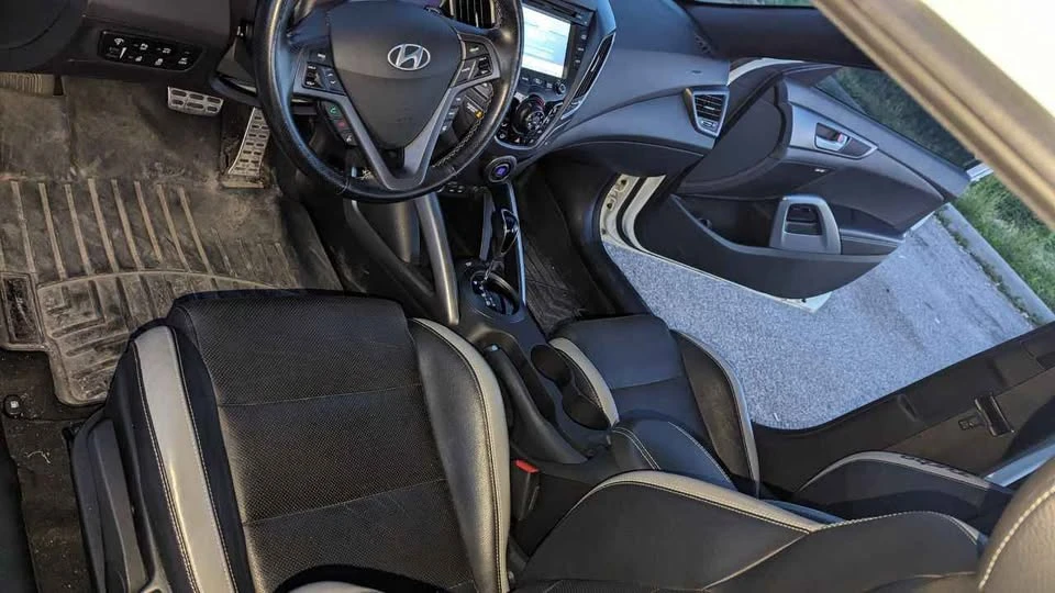 2016 Hyundai Veloster - Image 10 of 20