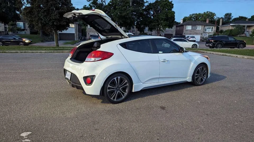 2016 Hyundai Veloster - Image 2 of 20