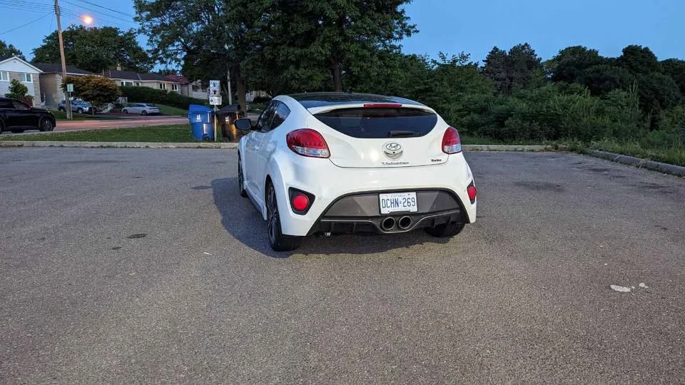 2016 Hyundai Veloster - Image 15 of 20