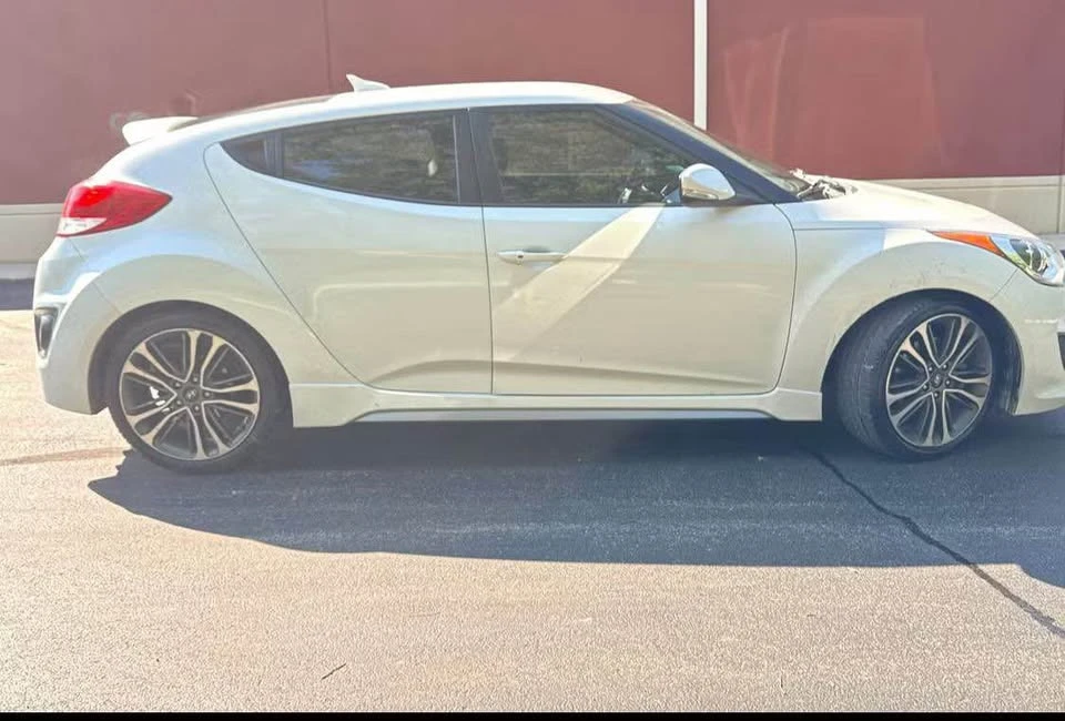 2016 Hyundai Veloster - Image 5 of 11