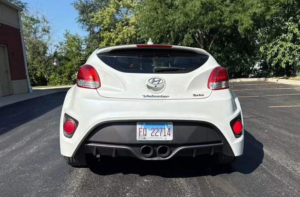 2016 Hyundai Veloster - Image 10 of 11