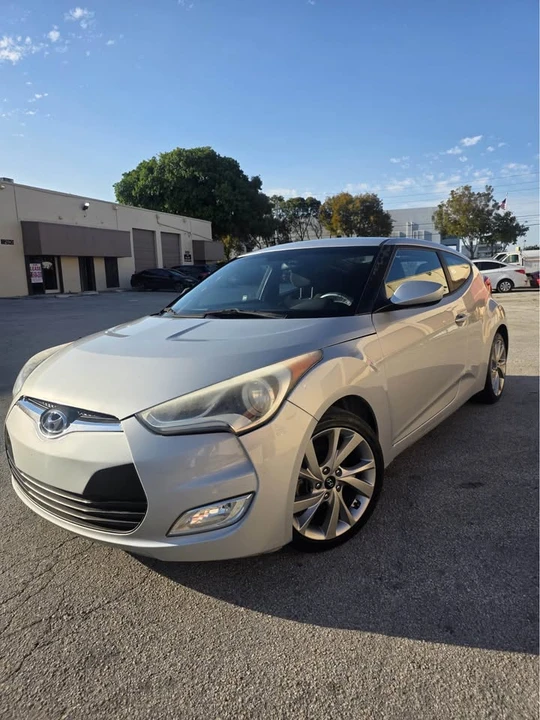2016 Hyundai Veloster - Image 11 of 18