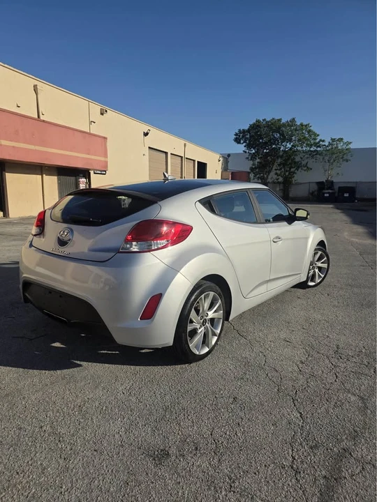 2016 Hyundai Veloster - Image 14 of 18