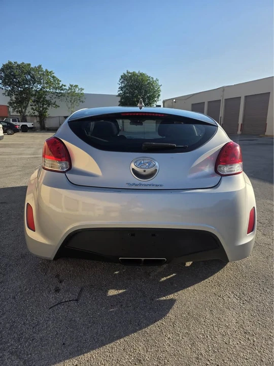 2016 Hyundai Veloster - Image 13 of 18