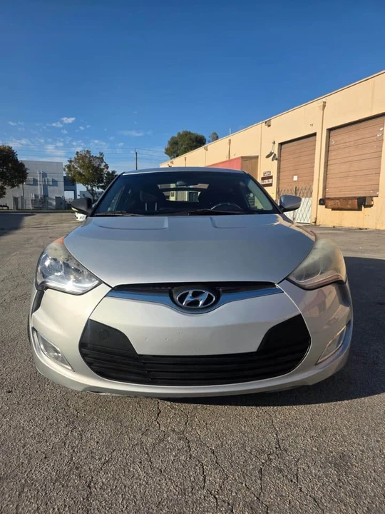 2016 Hyundai Veloster - Image 2 of 18