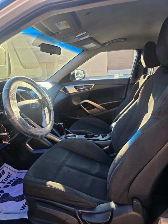 2016 Hyundai Veloster - Image 15 of 18