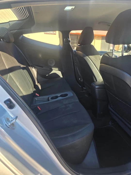 2016 Hyundai Veloster - Image 10 of 18