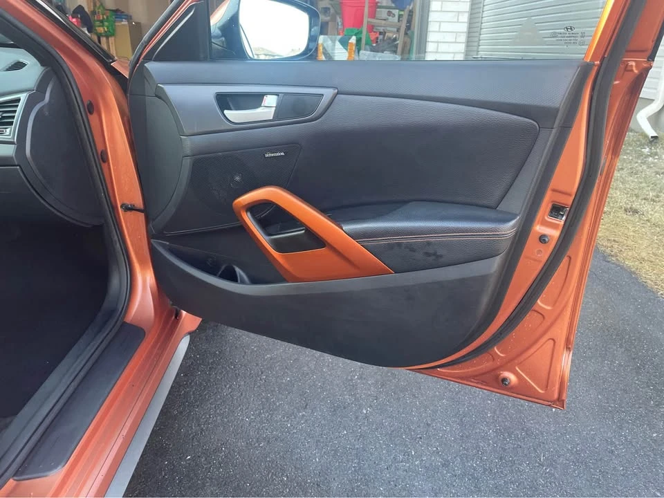 2016 Hyundai Veloster - Image 10 of 17