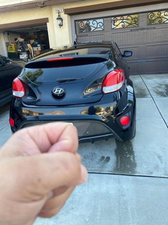 2016 Hyundai Veloster - Image 15 of 17
