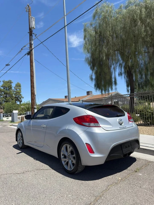 2016 Hyundai Veloster - Image 8 of 9