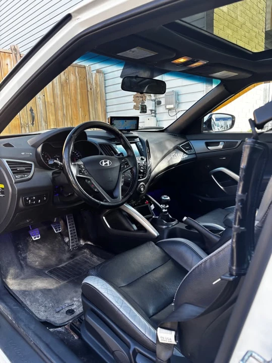 2016 Hyundai Veloster - Image 4 of 14