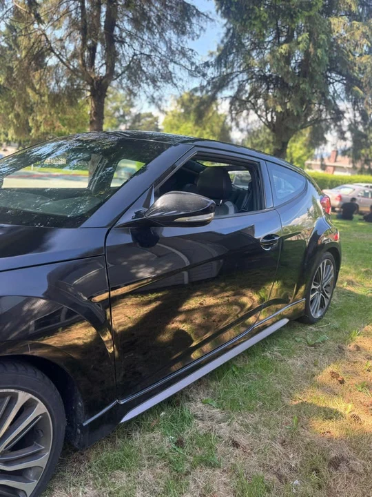 2016 Hyundai Veloster - Image 2 of 11