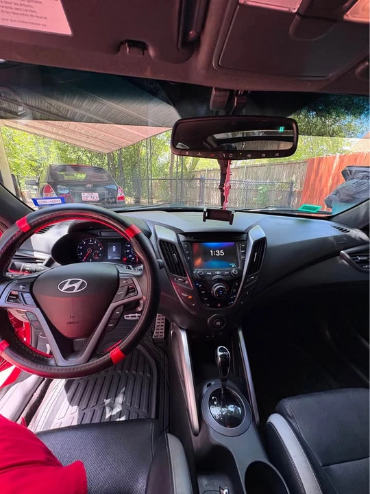 2016 Hyundai Veloster - Image 2 of 8