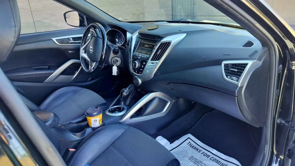 2016 Hyundai Veloster - Image 7 of 12