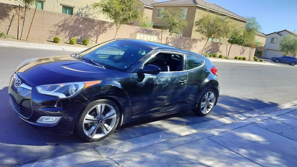 2016 Hyundai Veloster - Image 2 of 12