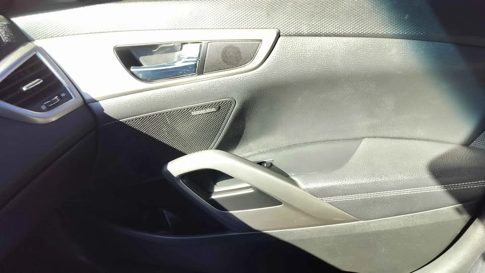2016 Hyundai Veloster - Image 9 of 12