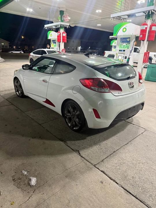 2016 Hyundai Veloster - Image 2 of 4