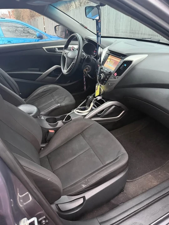 2016 Hyundai Veloster - Image 5 of 10