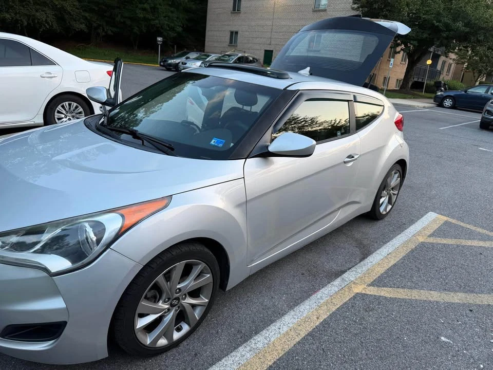 2016 Hyundai Veloster - Image 8 of 9