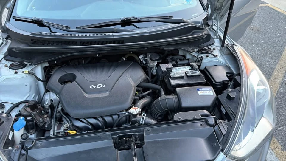 2016 Hyundai Veloster - Image 5 of 9