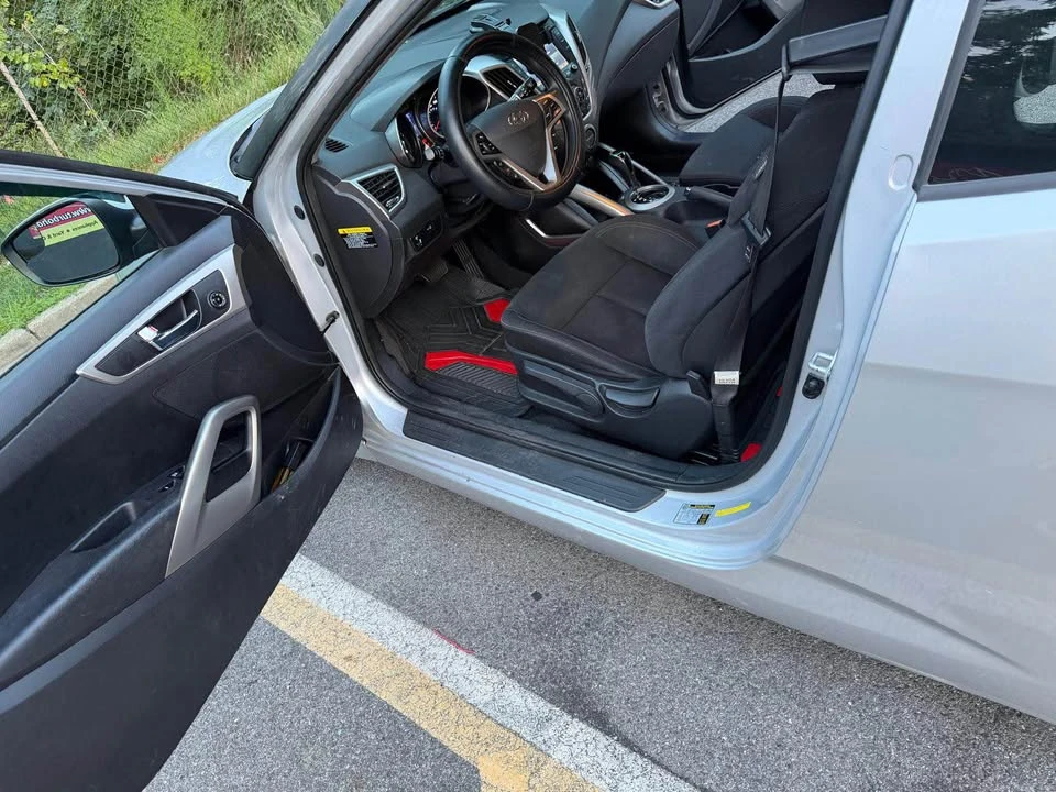 2016 Hyundai Veloster - Image 2 of 9