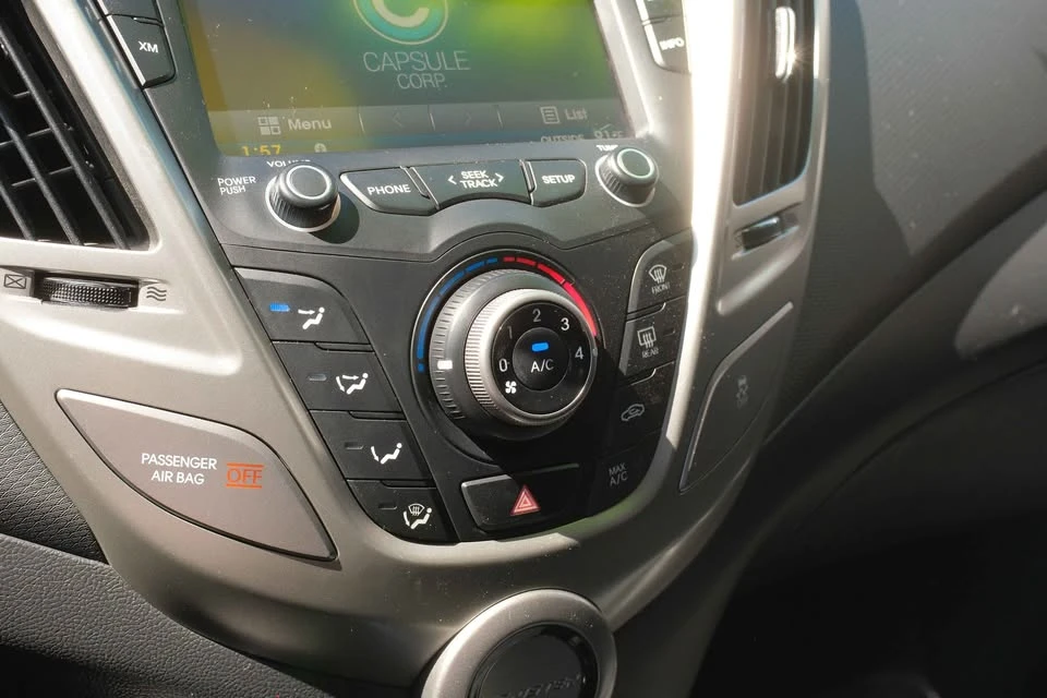 2016 Hyundai Veloster - Image 12 of 17