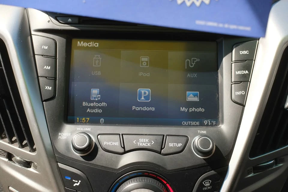 2016 Hyundai Veloster - Image 11 of 17