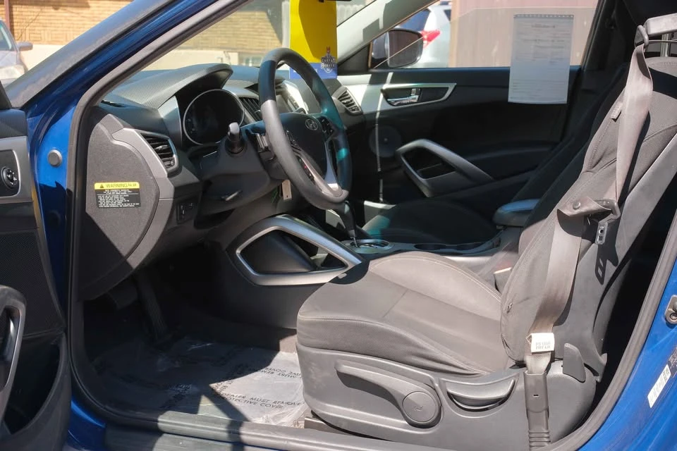 2016 Hyundai Veloster - Image 9 of 17