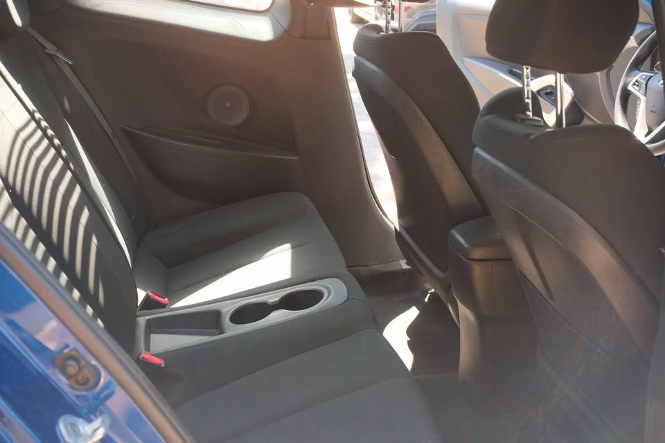 2016 Hyundai Veloster - Image 15 of 17