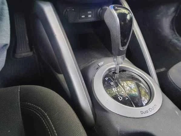 2016 Hyundai Veloster - Image 18 of 20