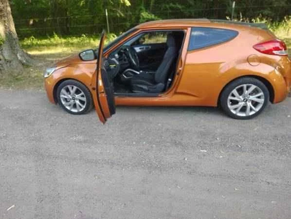 2016 Hyundai Veloster - Image 9 of 20