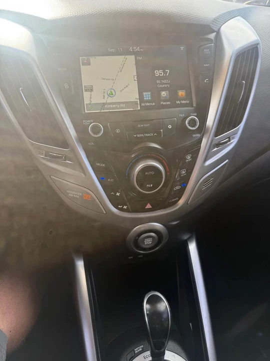2016 Hyundai Veloster - Image 7 of 8