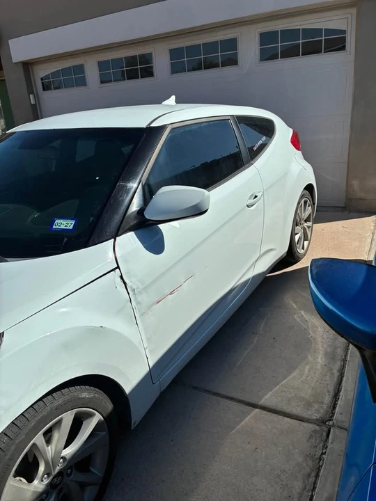 2016 Hyundai Veloster - Image 2 of 7