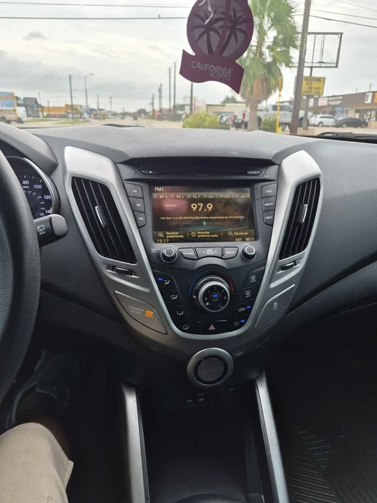 2016 Hyundai Veloster - Image 8 of 8