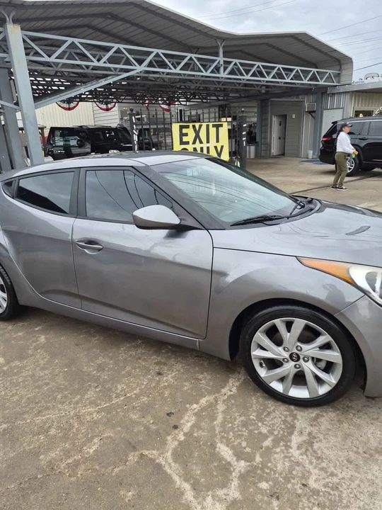 2016 Hyundai Veloster - Image 5 of 8