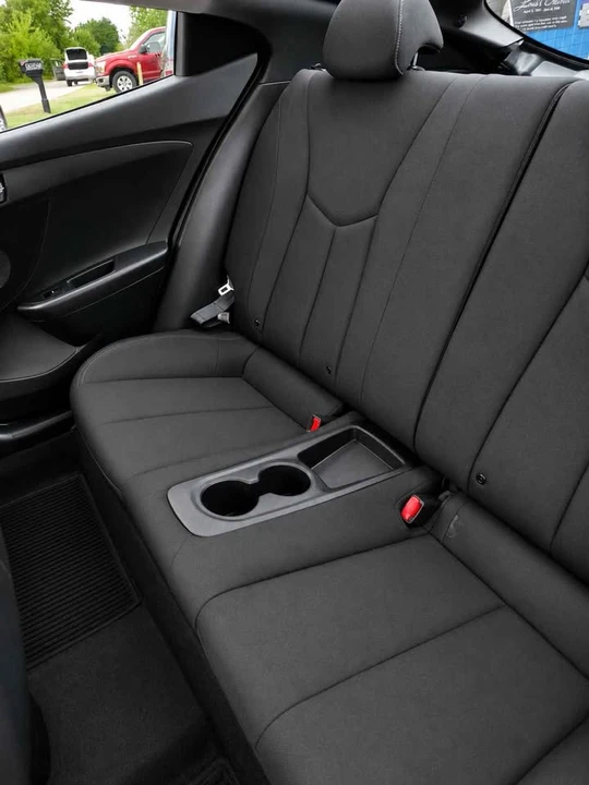 2016 Hyundai Veloster - Image 2 of 8