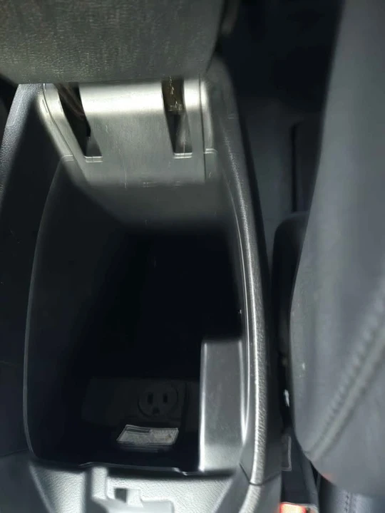 2016 Hyundai Veloster - Image 9 of 20
