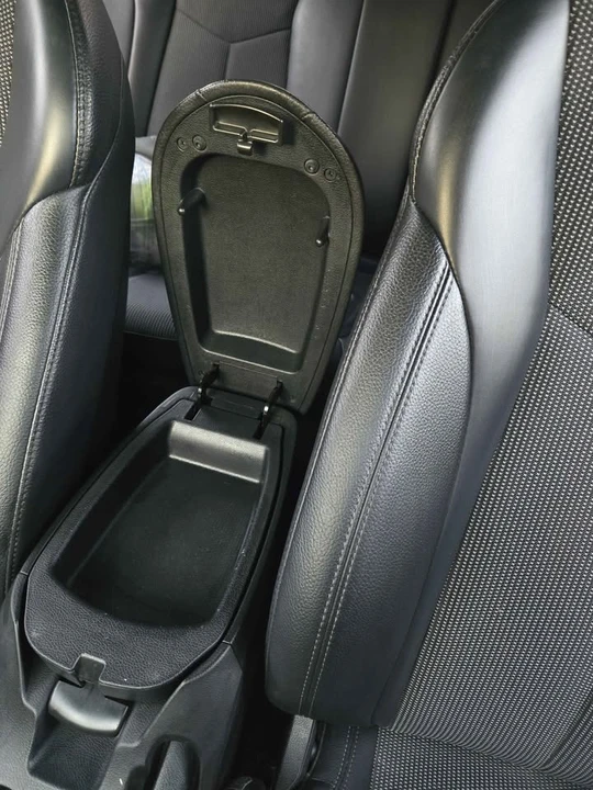 2016 Hyundai Veloster - Image 8 of 20
