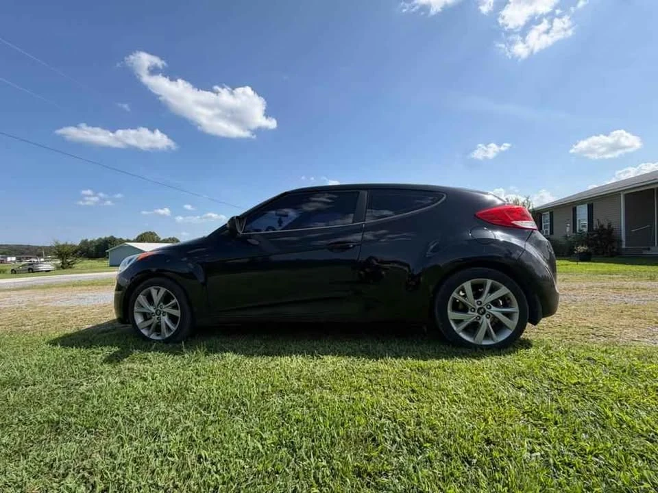 2016 Hyundai Veloster - Image 10 of 12