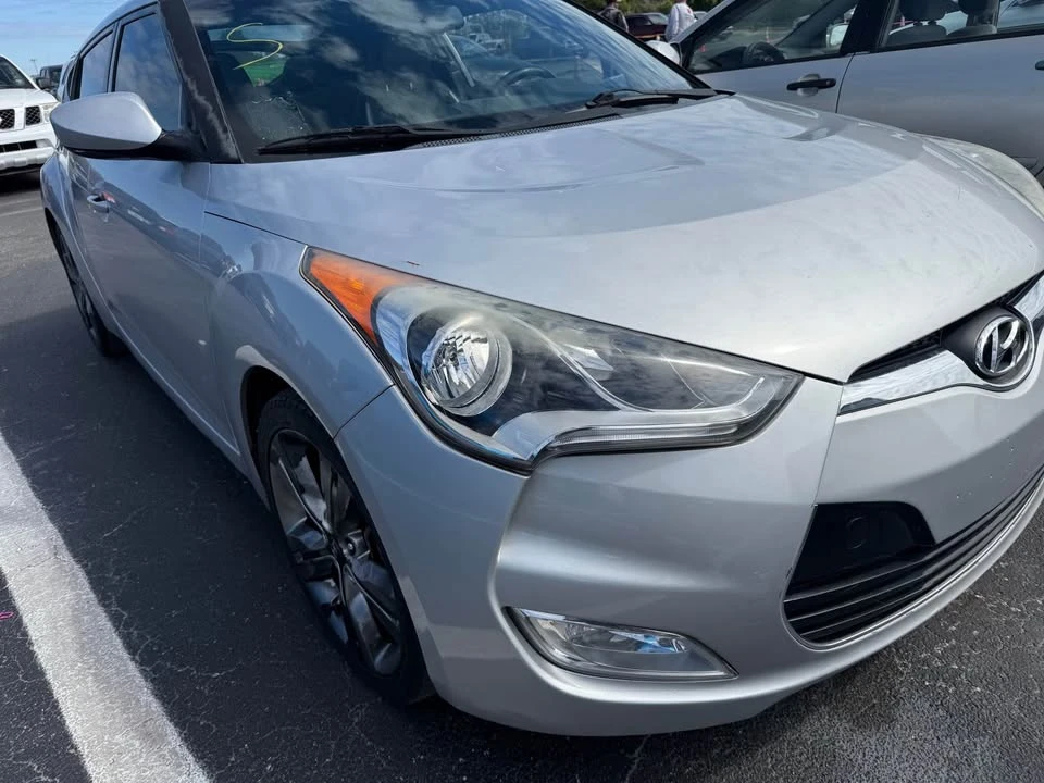 2016 Hyundai Veloster - Image 2 of 11