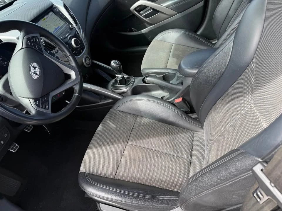 2016 Hyundai Veloster - Image 6 of 11