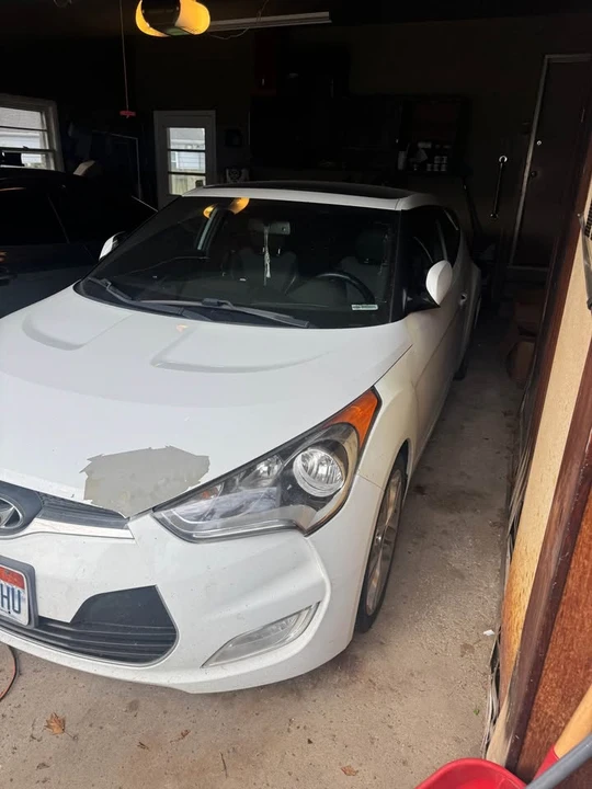 2016 Hyundai Veloster - Image 2 of 4
