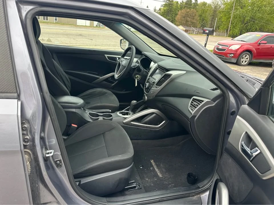 2016 Hyundai Veloster - Image 12 of 14