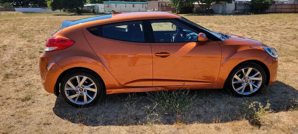 2016 Hyundai Veloster - Image 2 of 7