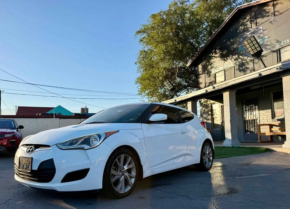 2016 Hyundai Veloster - Image 2 of 13