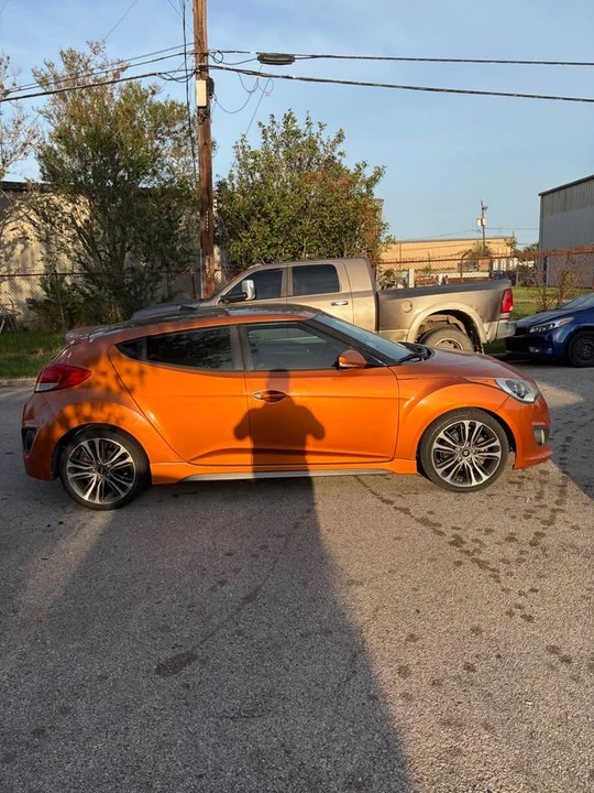 2016 Hyundai Veloster - Image 2 of 9