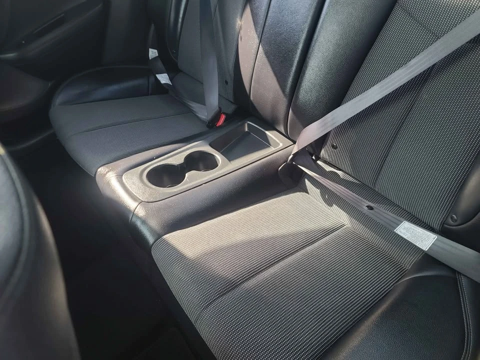 2016 Hyundai Veloster - Image 4 of 4