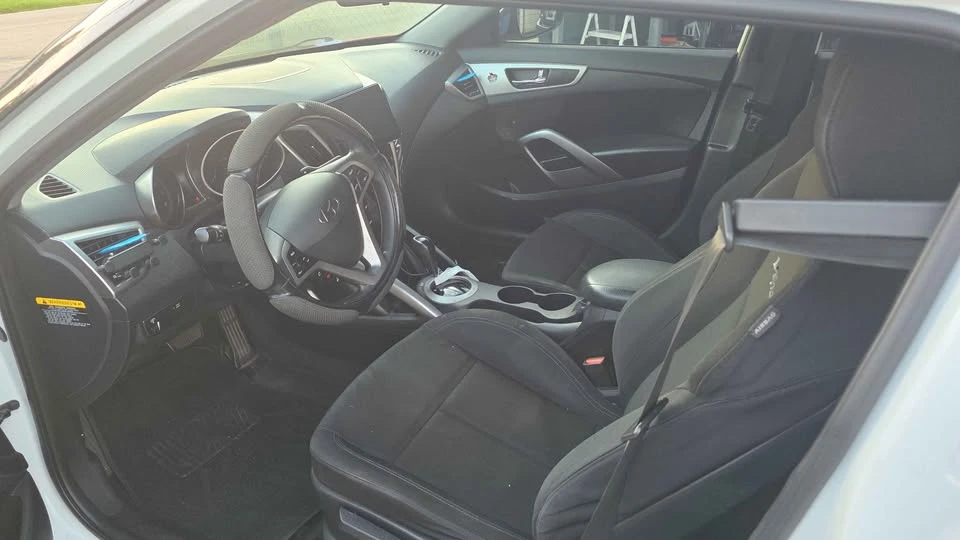 2016 Hyundai Veloster - Image 18 of 19